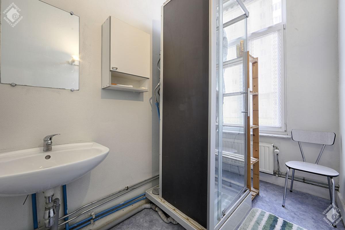 Rue Luther - Bedroom in a shared flat in Brussels - Bathroom