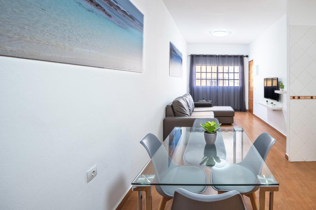 Sea - 2 bedroom flat in Fuerteventura - Dining table