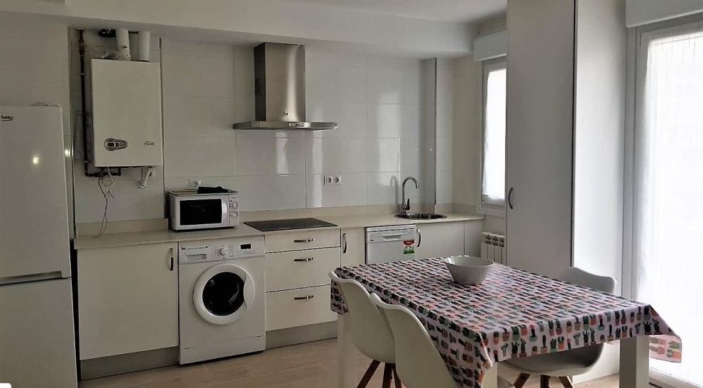 Perez Galdos - Modern expat flat in Santander - Kitchen