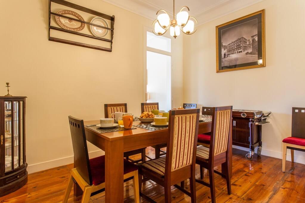 Marcal - 3 bedroom apartment in Lisbon - Dining table