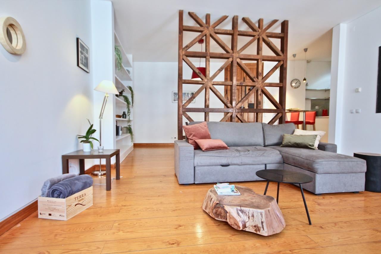 Carmo - Cozy flat for expats in Lisbon - Table