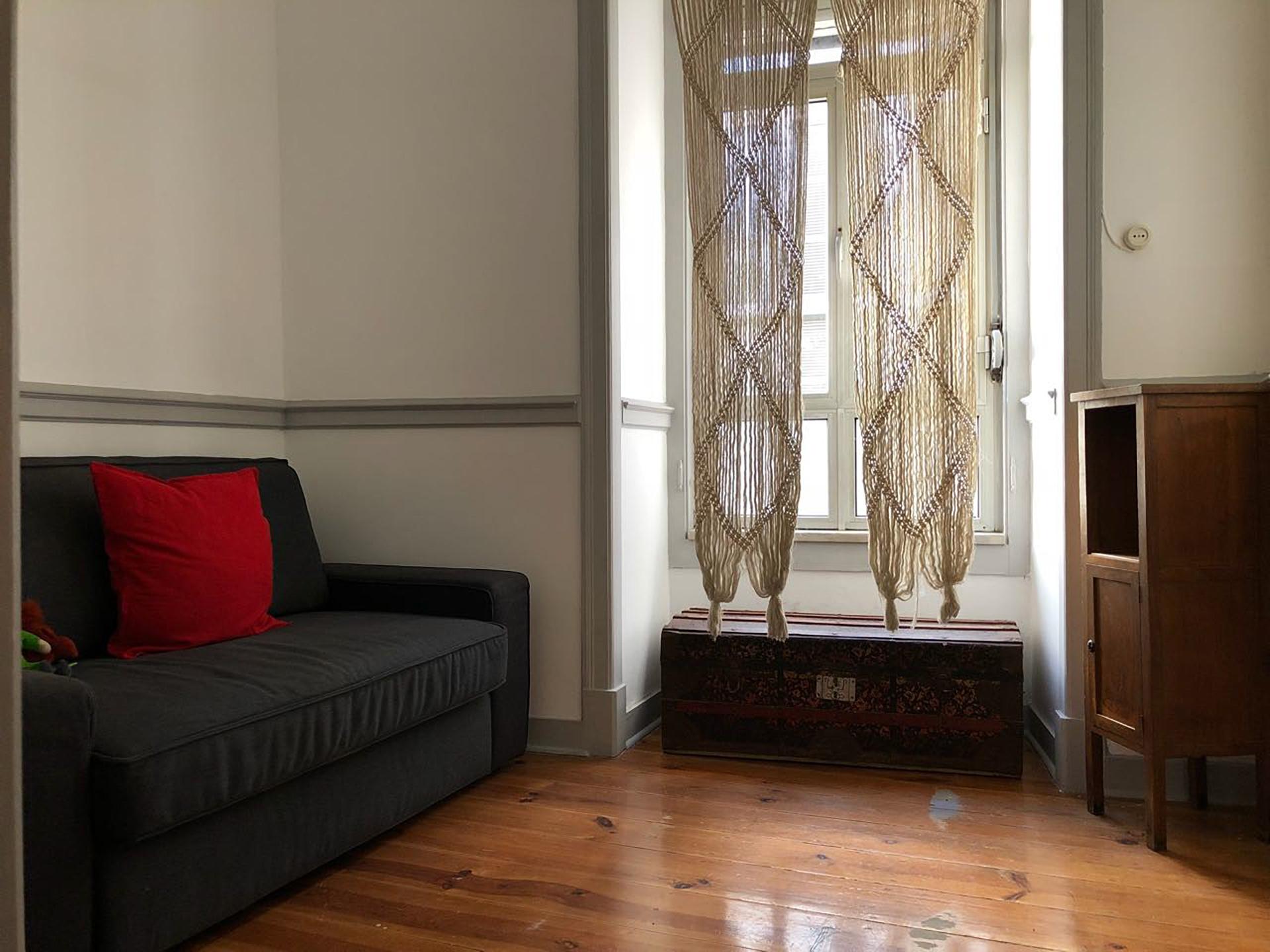 Loureiro - 2 bedroom flat in Lisbon - Living room