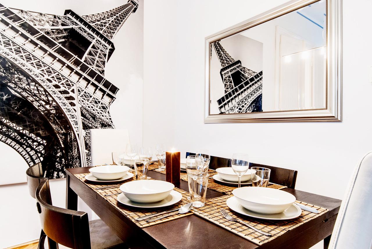 Mozsar - 2 bedroom flat in Budapest - Dining table