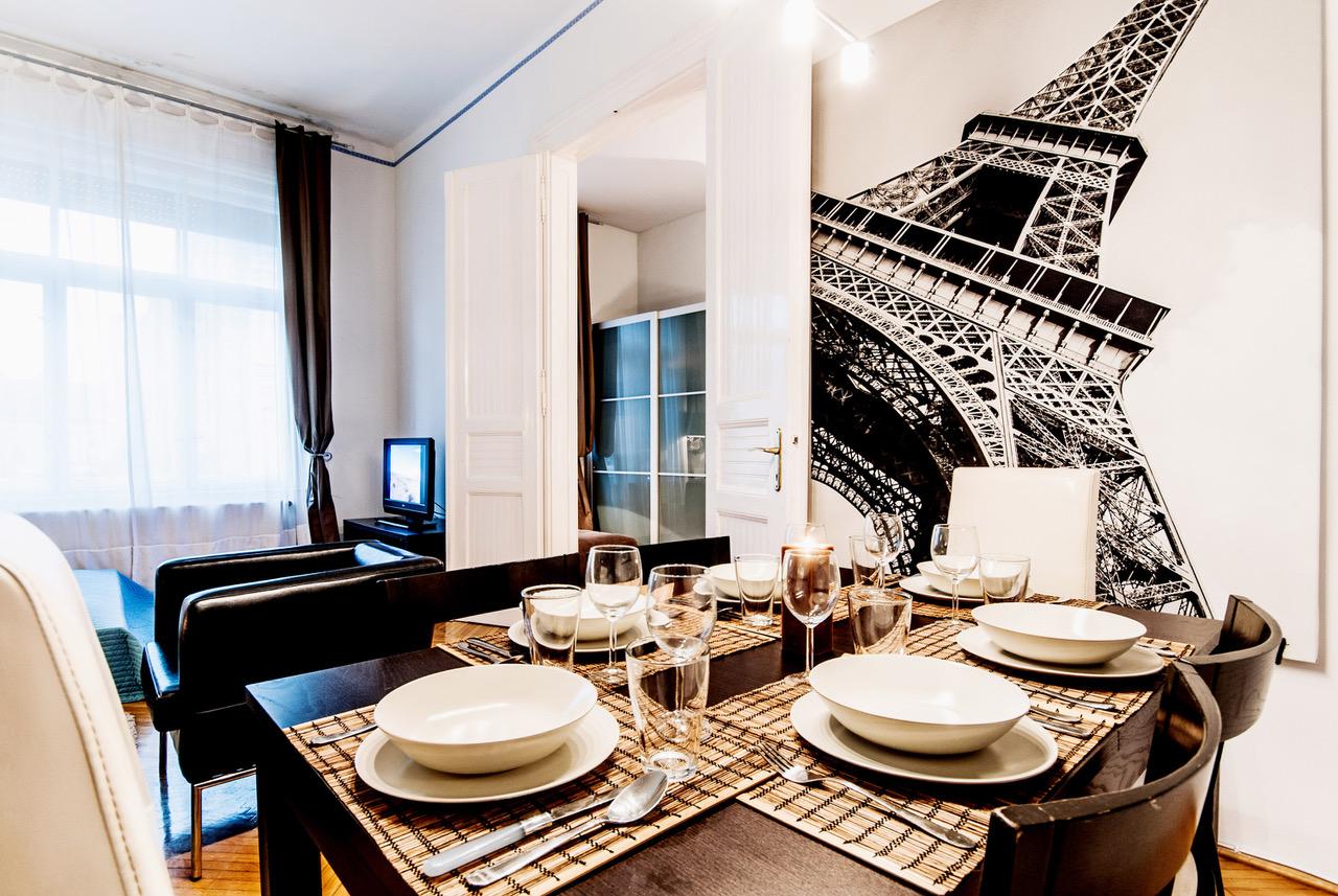 Mozsar - 2 bedroom flat in Budapest - Table