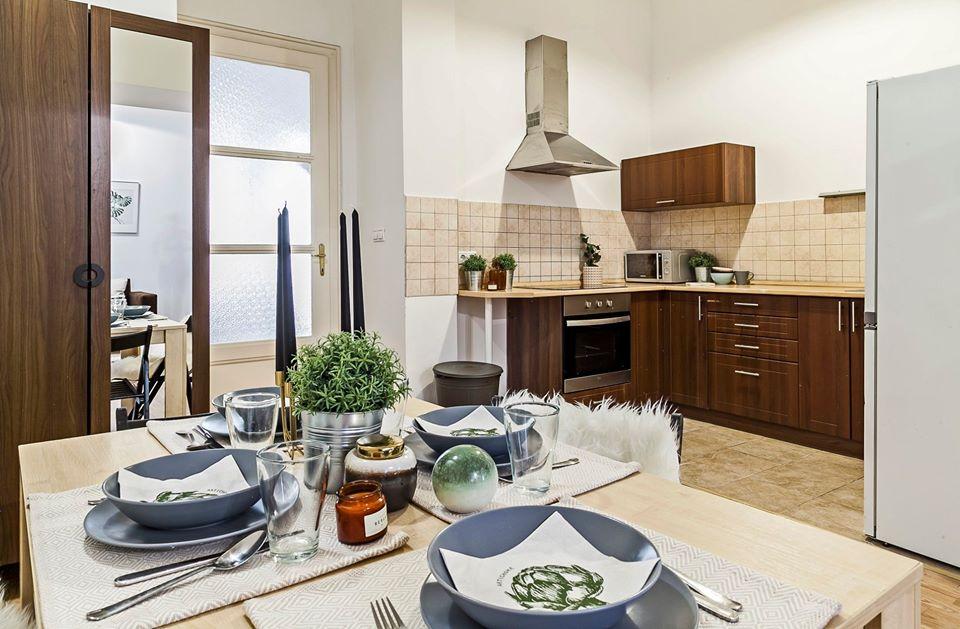 Nagymez - 4 bedroom flat in Budapest - Dining table