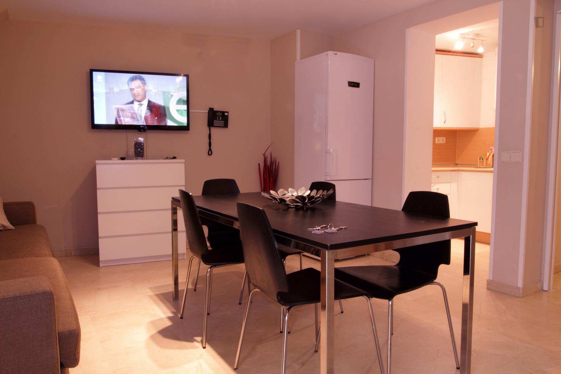 Bordadores - Modern flat for expats in Madrid - Living room