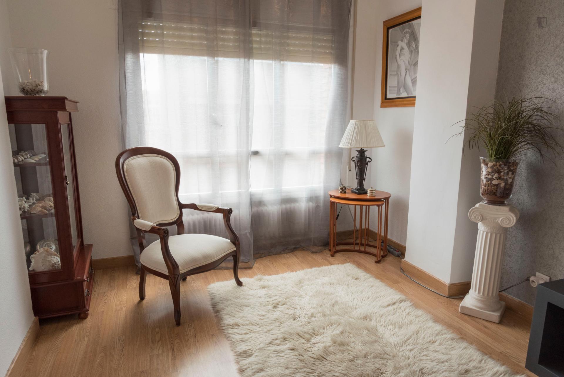 Galileo - One bedroom apartment in Madrid - Chair