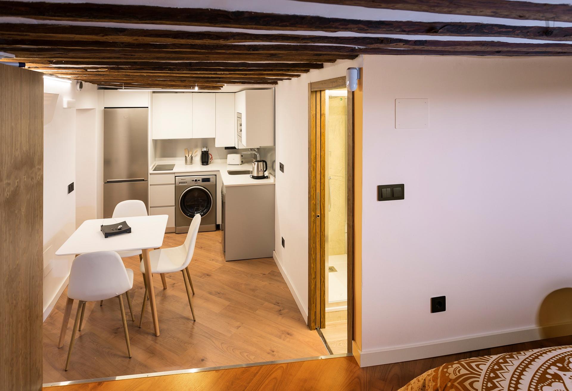 Torrecilla - One bedroom flat in Madrid - Dining table