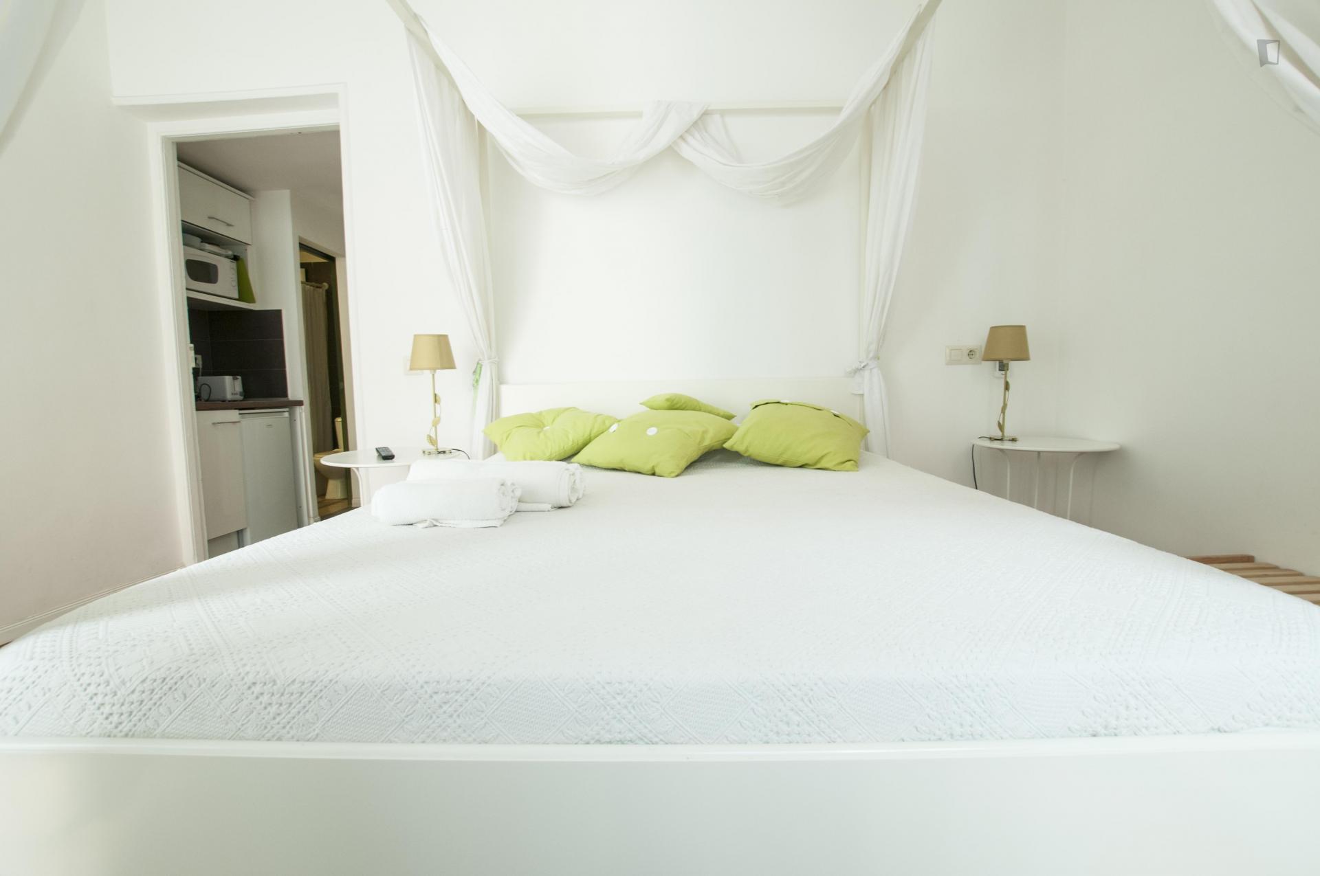 Gobernador - Lovely studio in Madrid - Bed