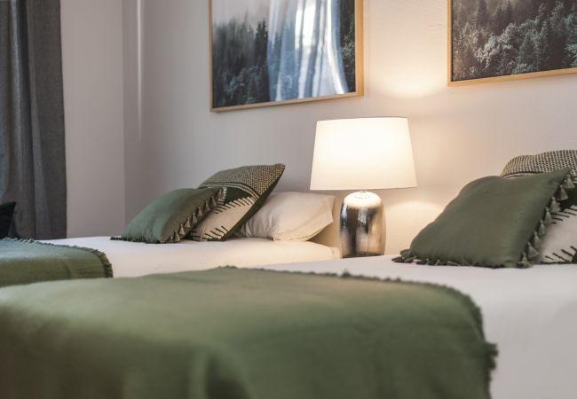 Ramon - 5 bedroom flat in Madrid - Lamp