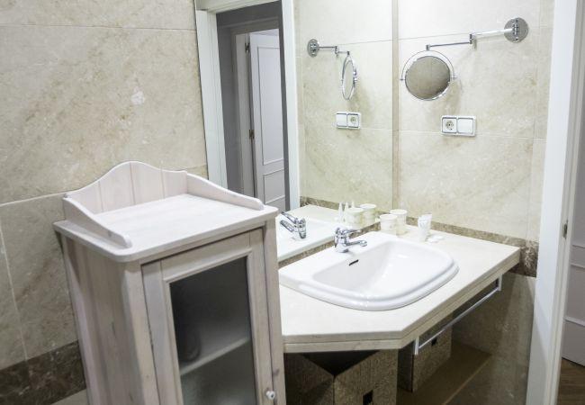 Modern and equipped flat in Madrid - Bathroom