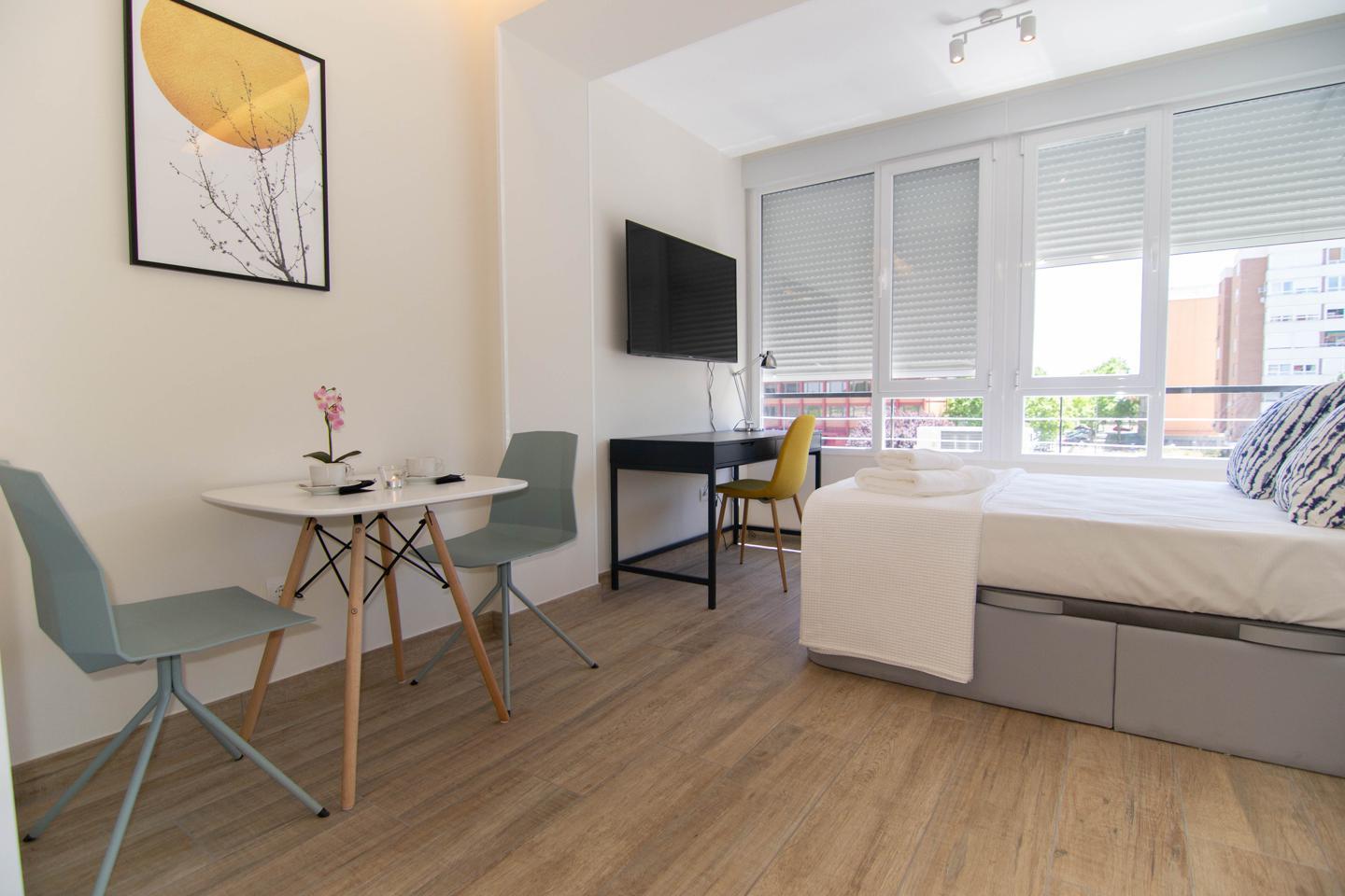 Castellana - Modern studio in Madrid - Dining area