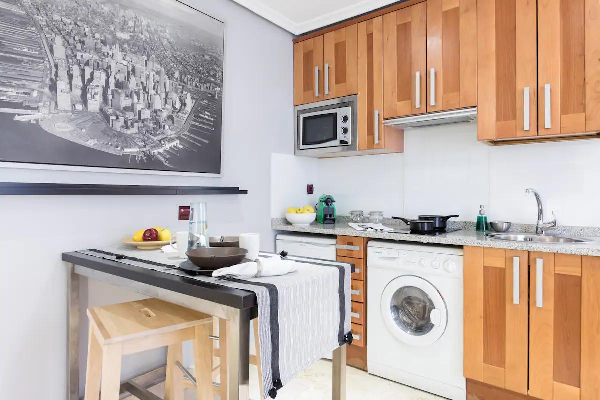 Studio in Madrid central area - Kitchen area