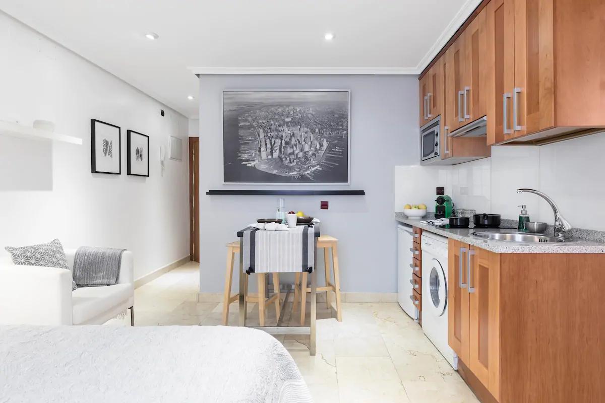 Studio in Madrid central area - Kitchen area