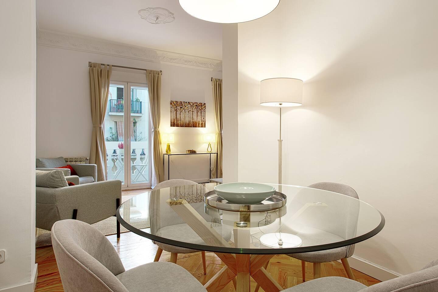 Rafael - 2 bedroom luxury flat in Madrid - Chair