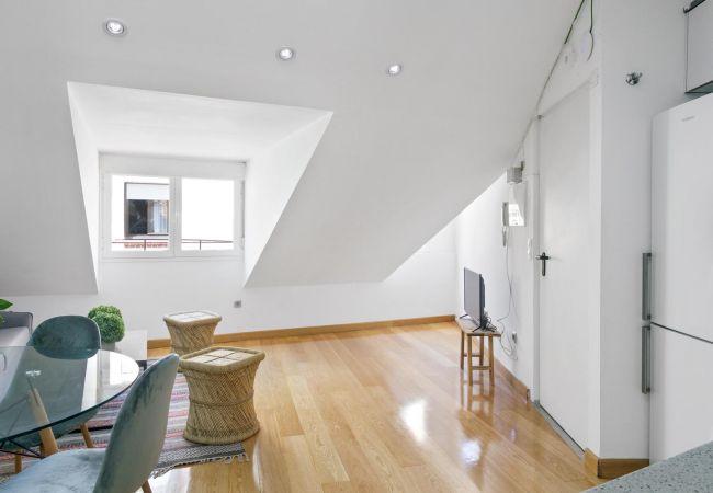 Libreros - Entry ready apartment in Madrid - Living room