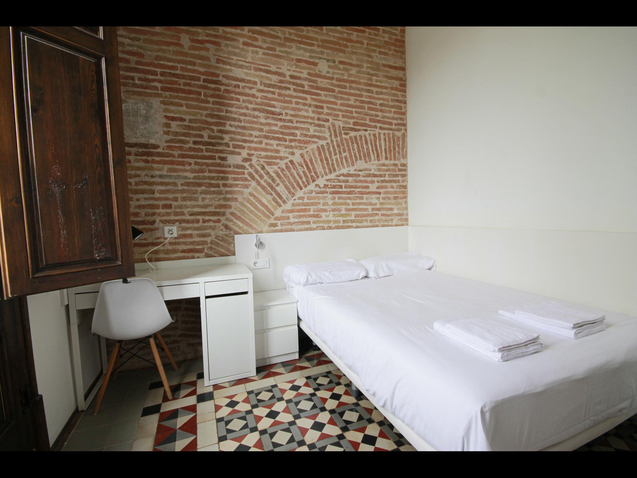 Reial - Room in a shared flat in Barcelona - Bedroom