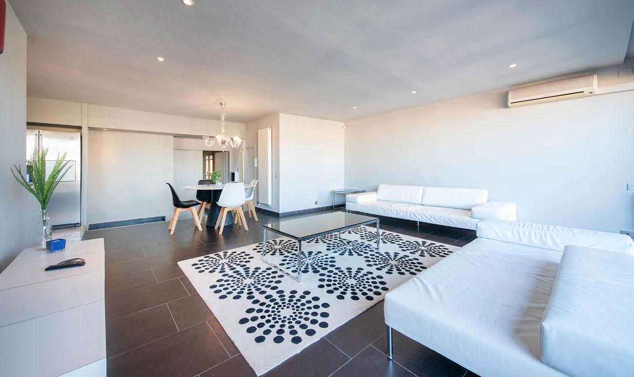 Spacious penthouse in Barcelona - Living room