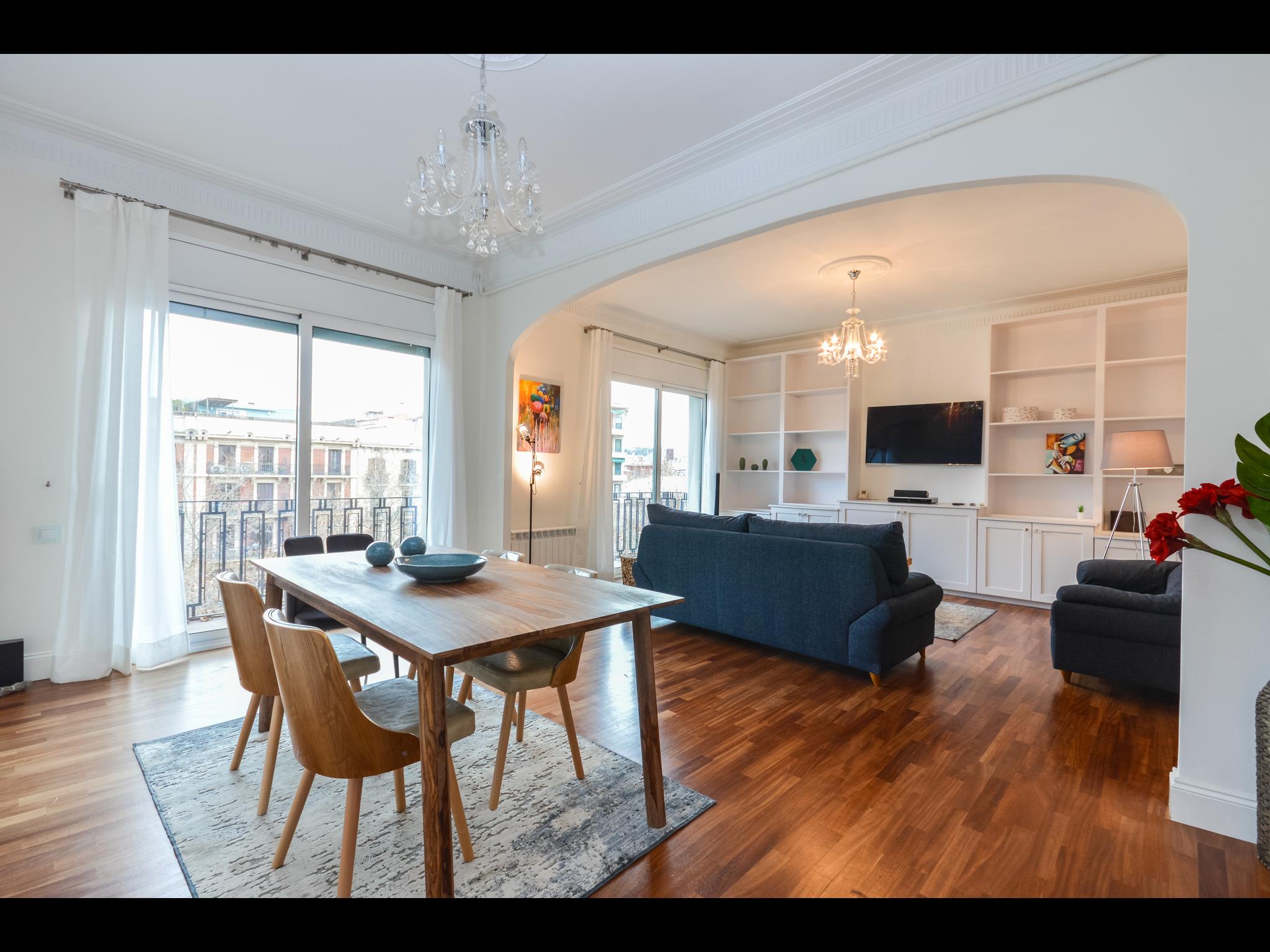 Spacious luxury flat in Barcelona - Living room and dining room