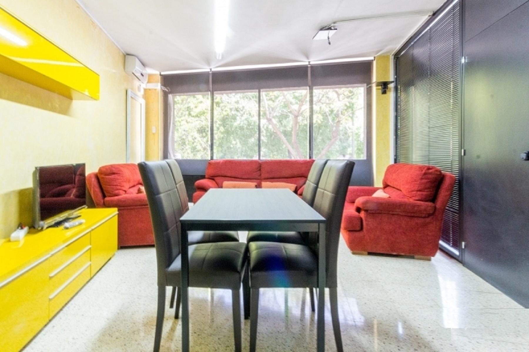 Arago - Executive flat in Barcelona - Dining table