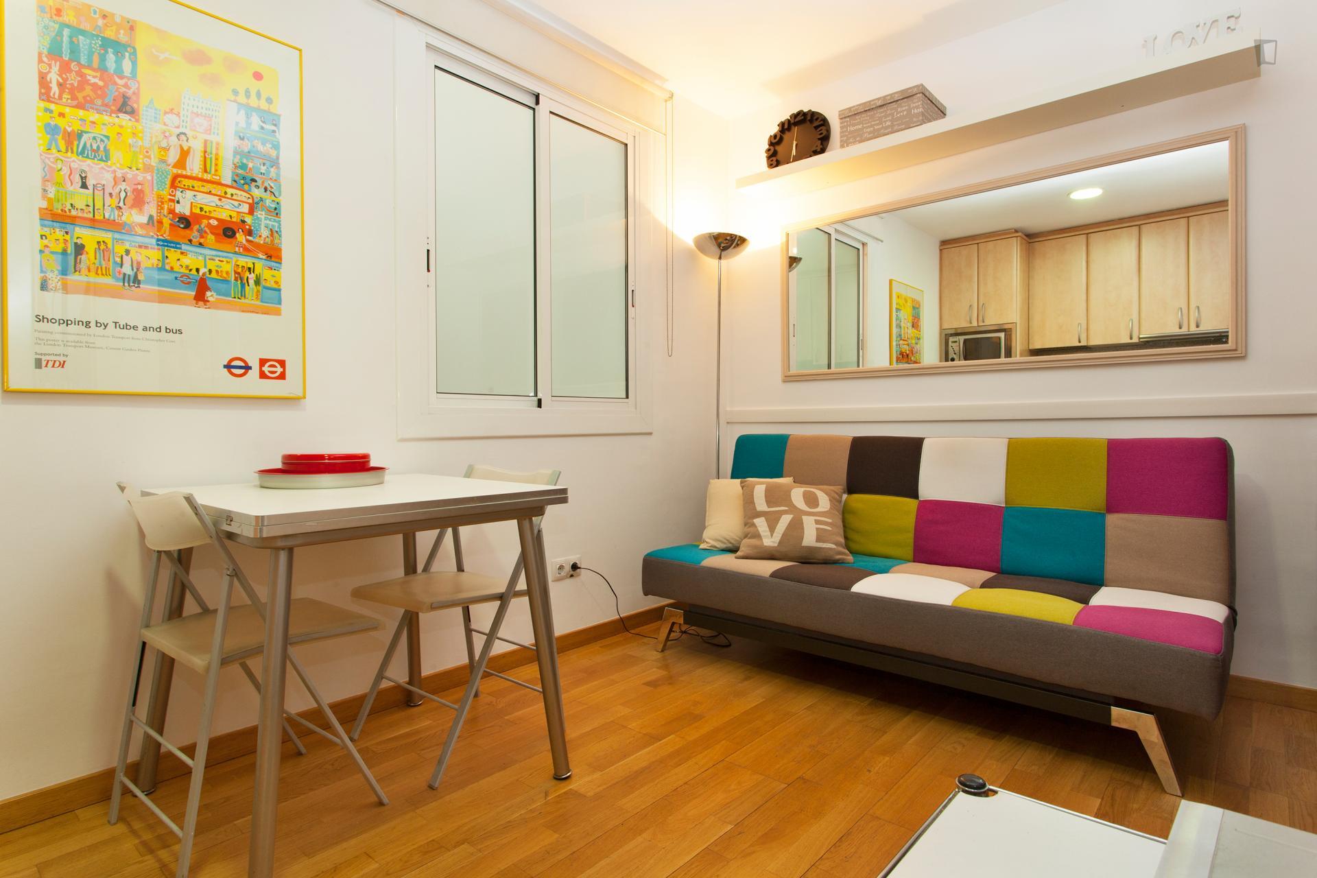 Seneca - Entry ready studio in Barcelona - Living area