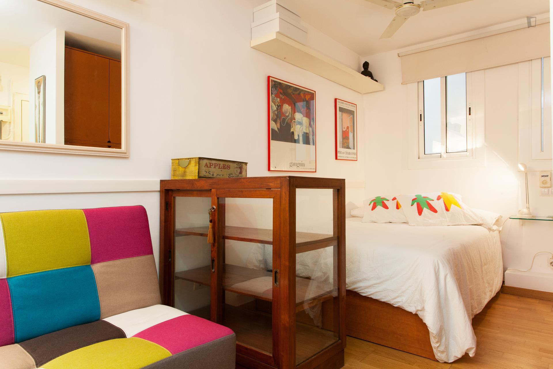 Seneca - Entry ready studio in Barcelona - Living area