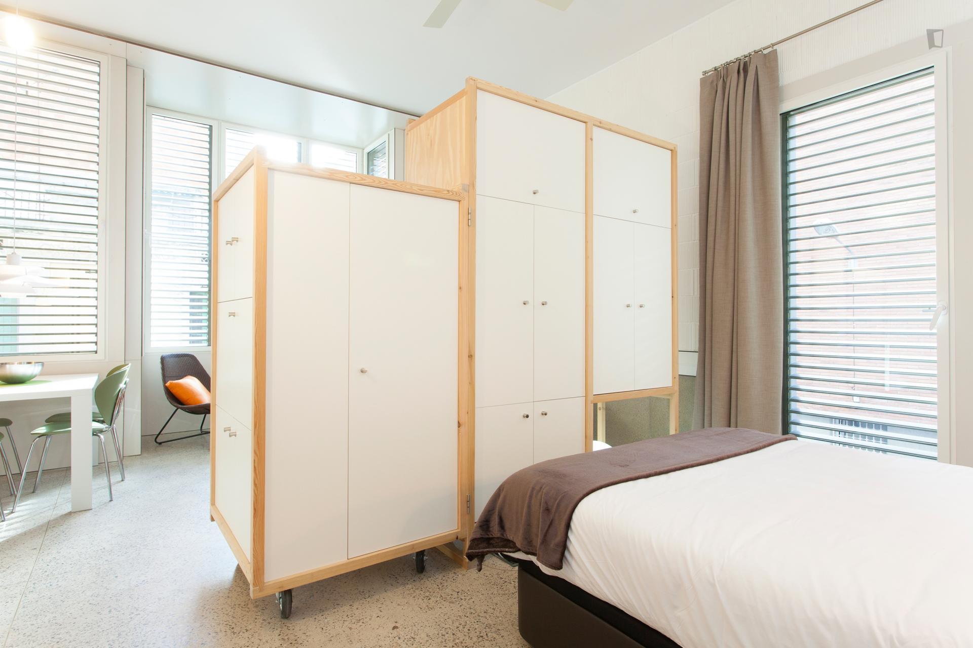 Taxdirt - Spacious studio in Barcelona - Bed