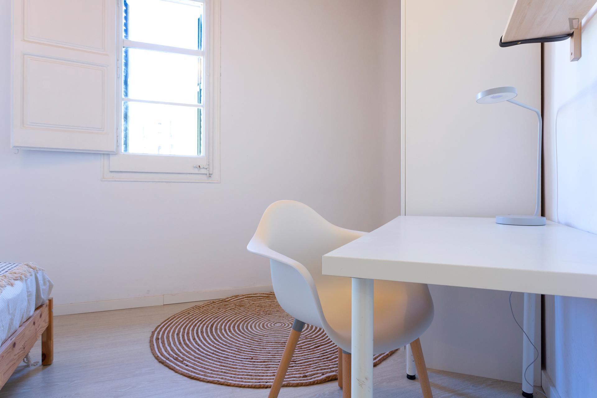 Cozy flat in central Barcelona - Dining table