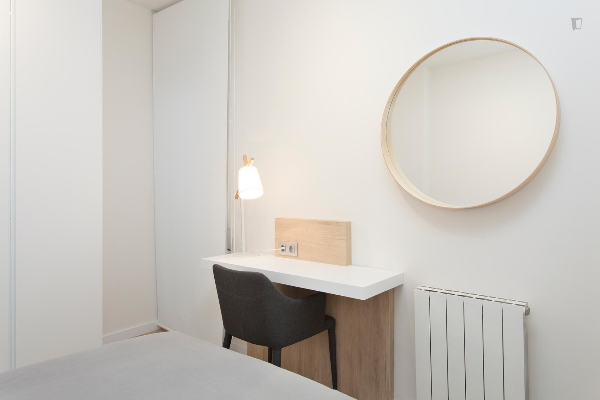 Spacious and modern flat in Barcelona - Work desk