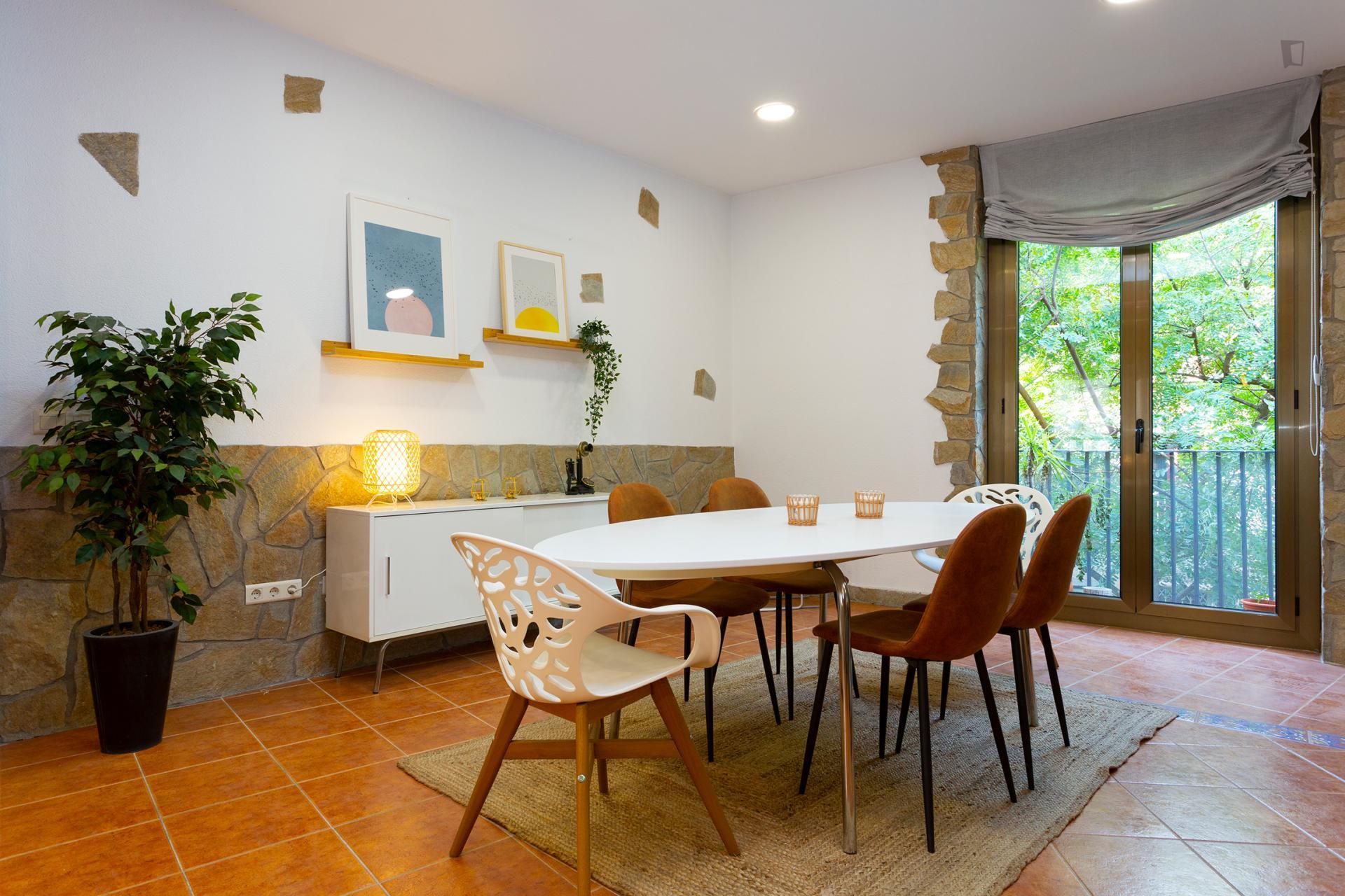 Ciutadella - 2 bedroom flat in Barcelona - Dining table 