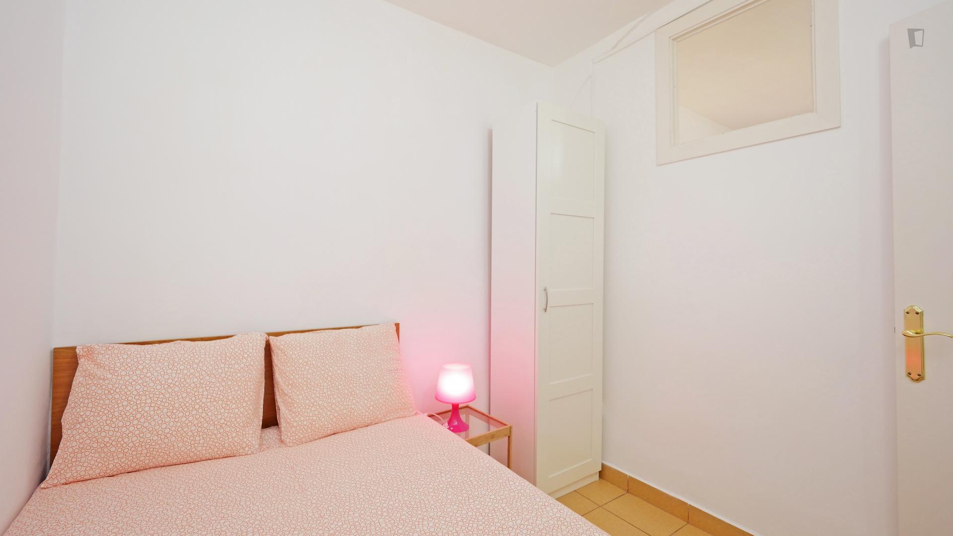 Ciutadella 2 - Single bedroom in Barcelona - Closet