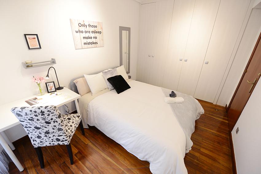Amazing room in shared flat in Bilbao - Bedroom