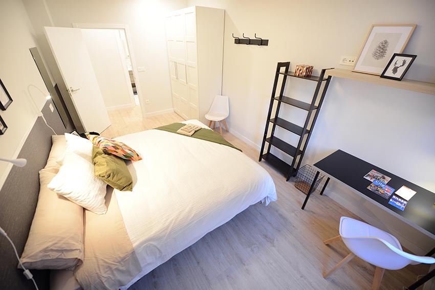 Kalea - Bedroom in a shared flat in Bilbao - Closet