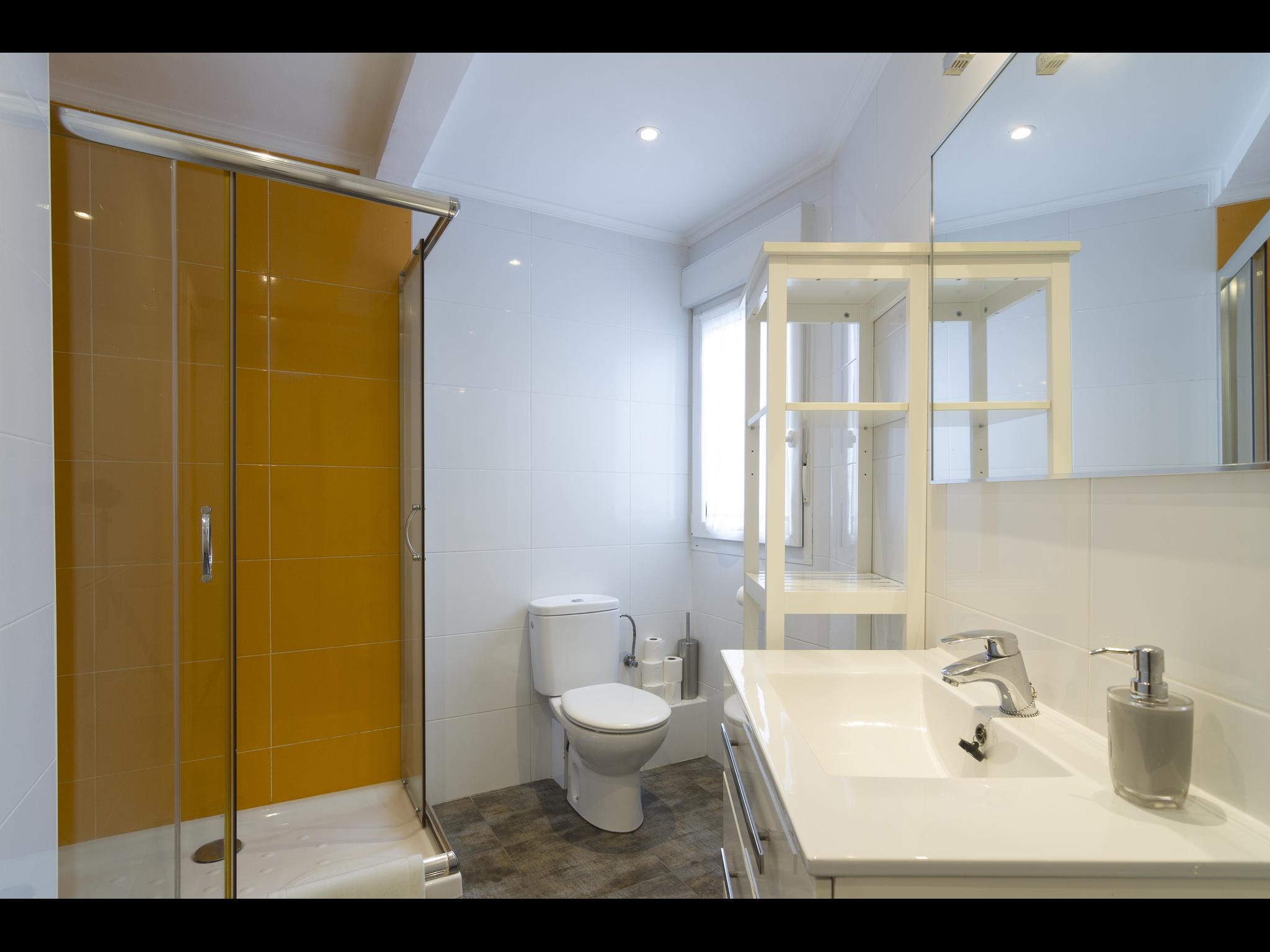 Santutxu - Private bedroom in Bilbao - Bathroom 1