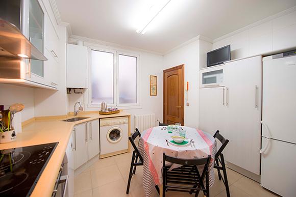 Aguirre - Private bedroom in Bilbao city - Kitchen