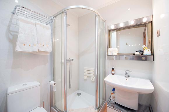 Aguirre - Private bedroom in Bilbao city - Bathroom