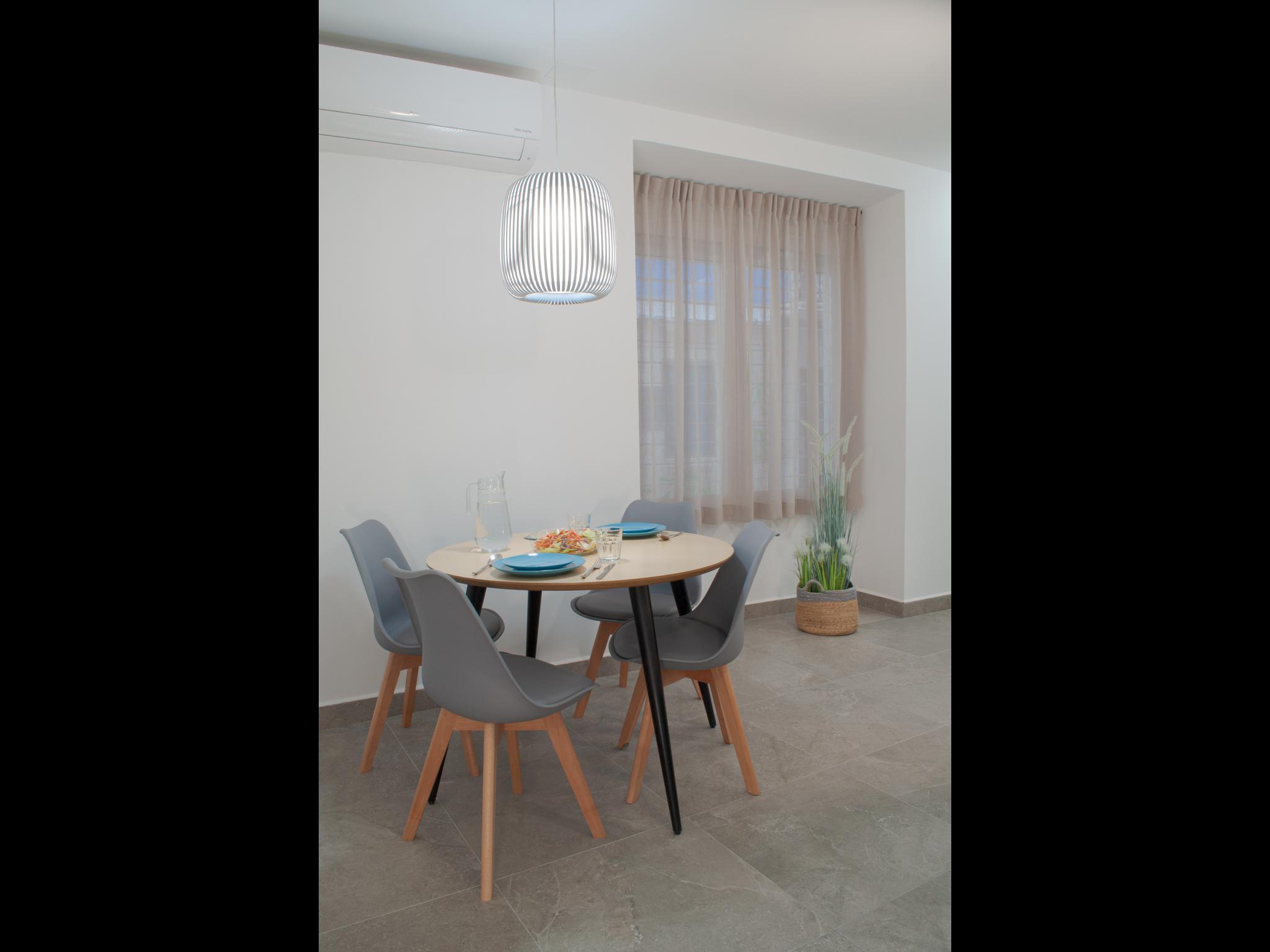 Cisneros 3 - Entry ready apartment in Alicante - Living room