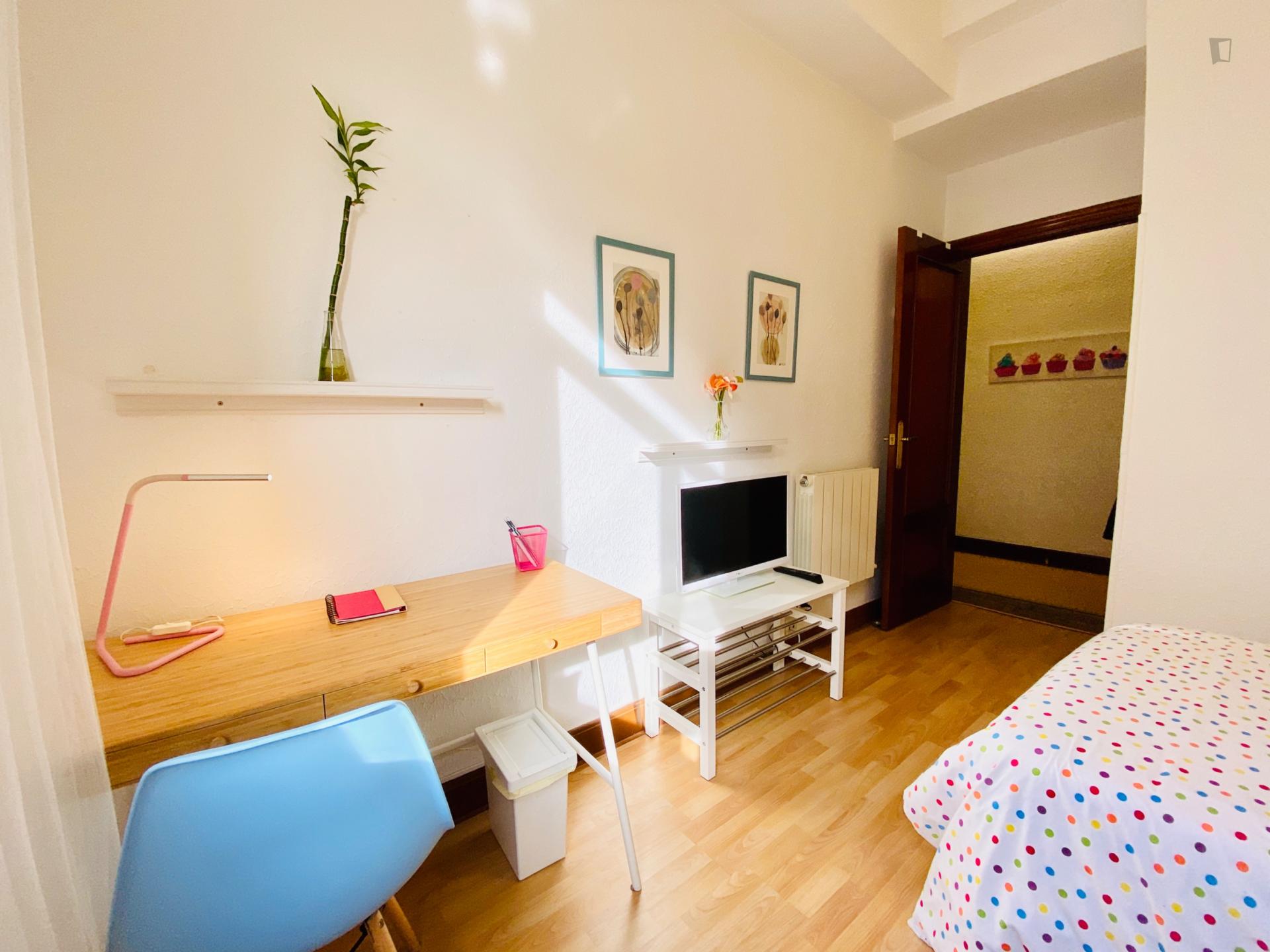 Huertas - Bedroom in a shared flat in Bilbao - Bedroom