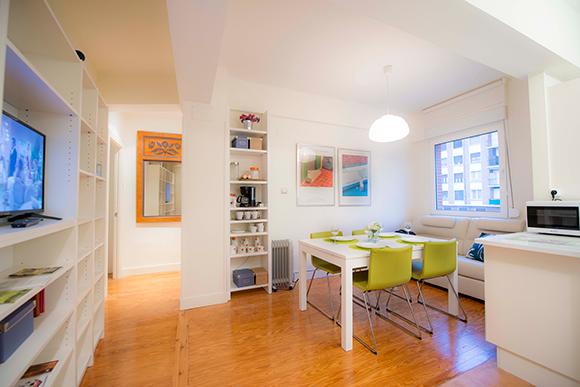 Tiboli - Private big bedroom in Bilbao - Dining table