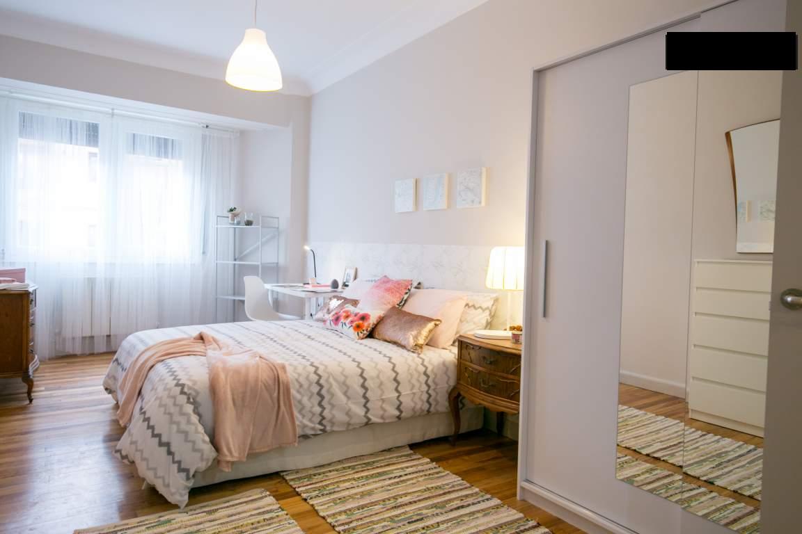 Charming room in a shared flat in Bilbao - Bedroom