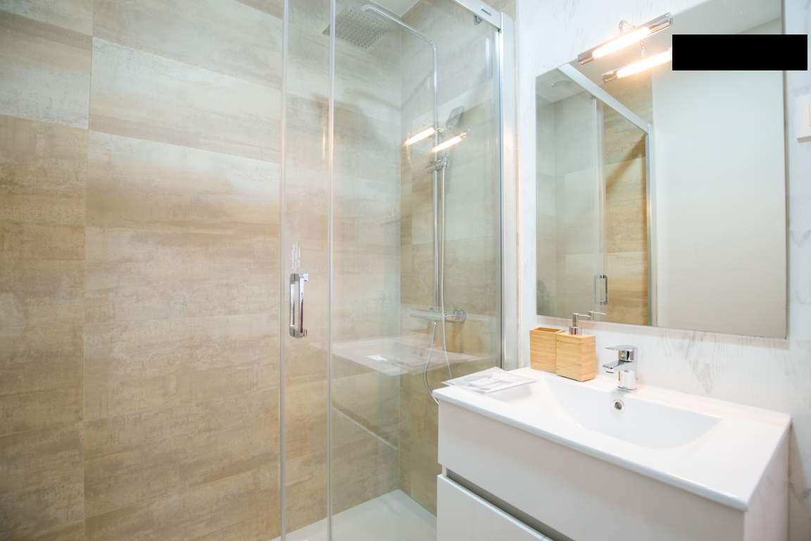 Charming room in a shared flat in Bilbao - Bathrroom