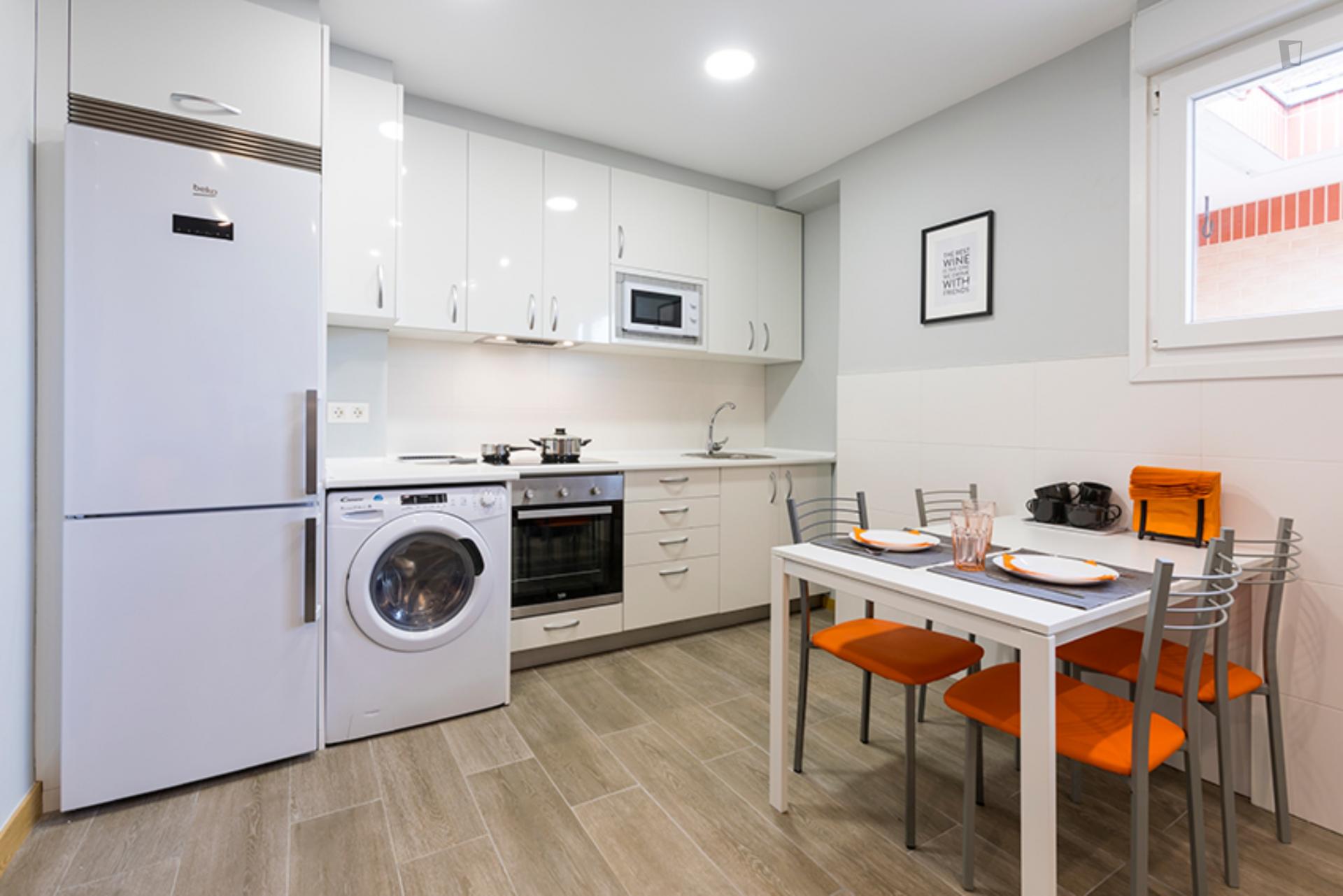 Zurbaranbarri - Bedroom in flat in Bilbao - Dining table