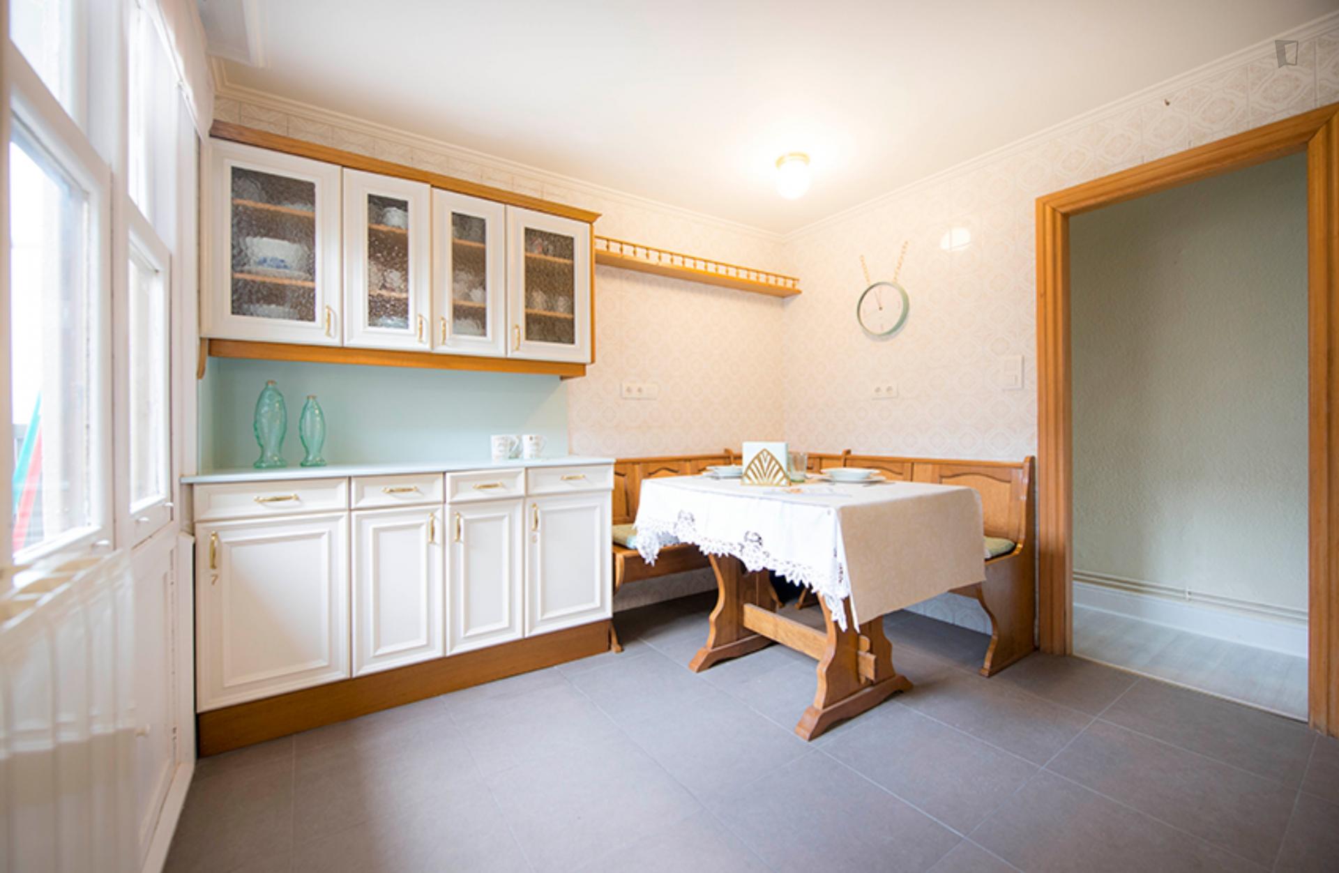 Indautxu - Design bedroom in Bilbao - Dining table