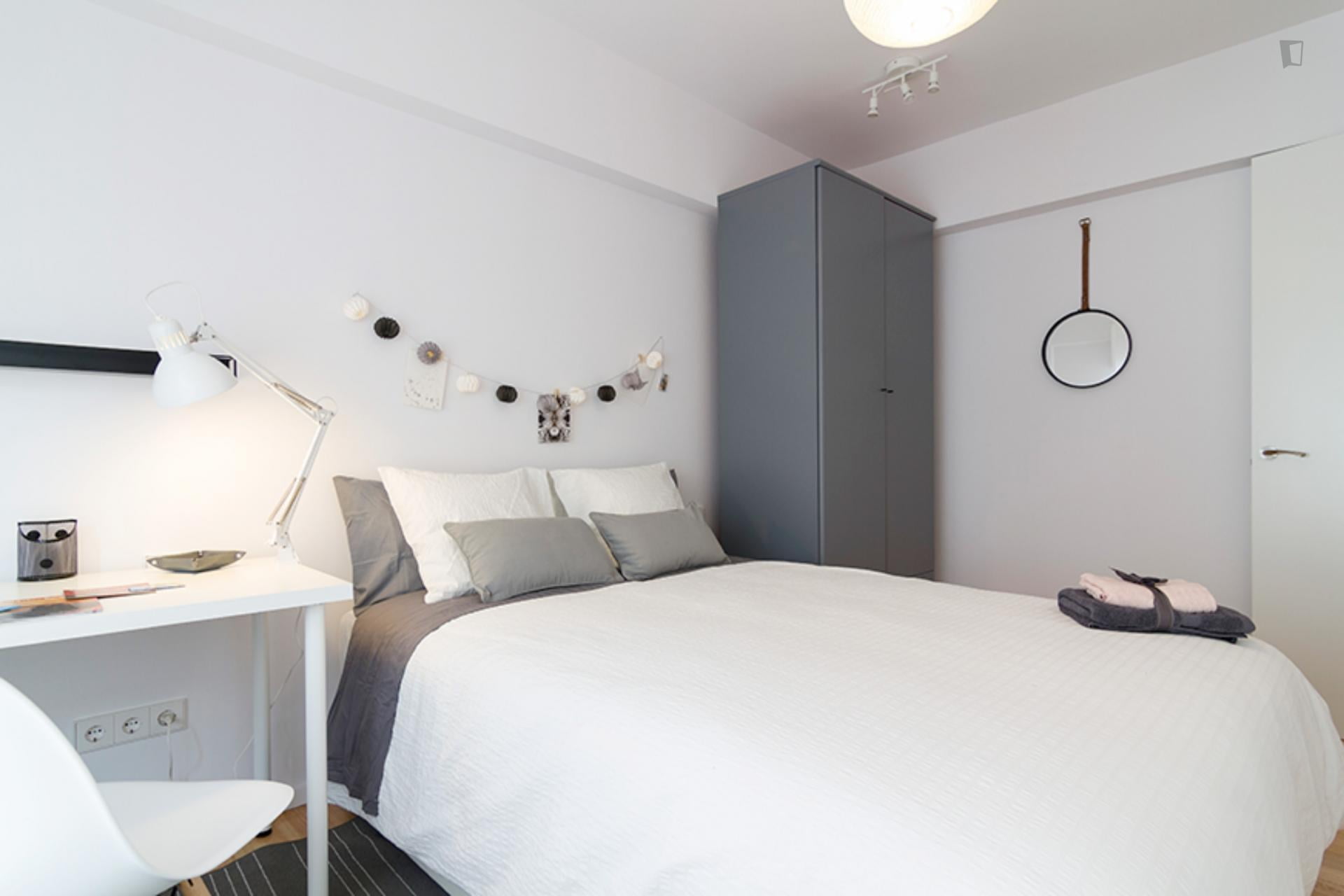 Kalea 19- Elegant Room in shared flat in Bilbao - Bedroom