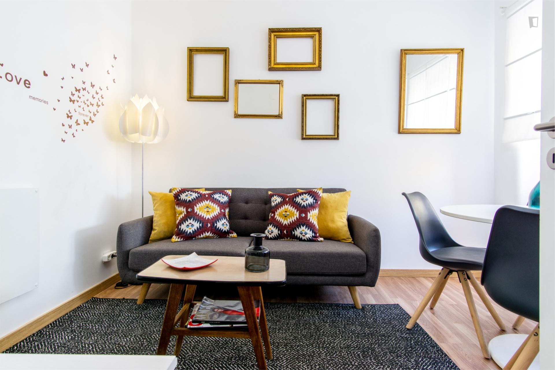 Boaventura - Lovely furnished apartment in Lisbon - Living room