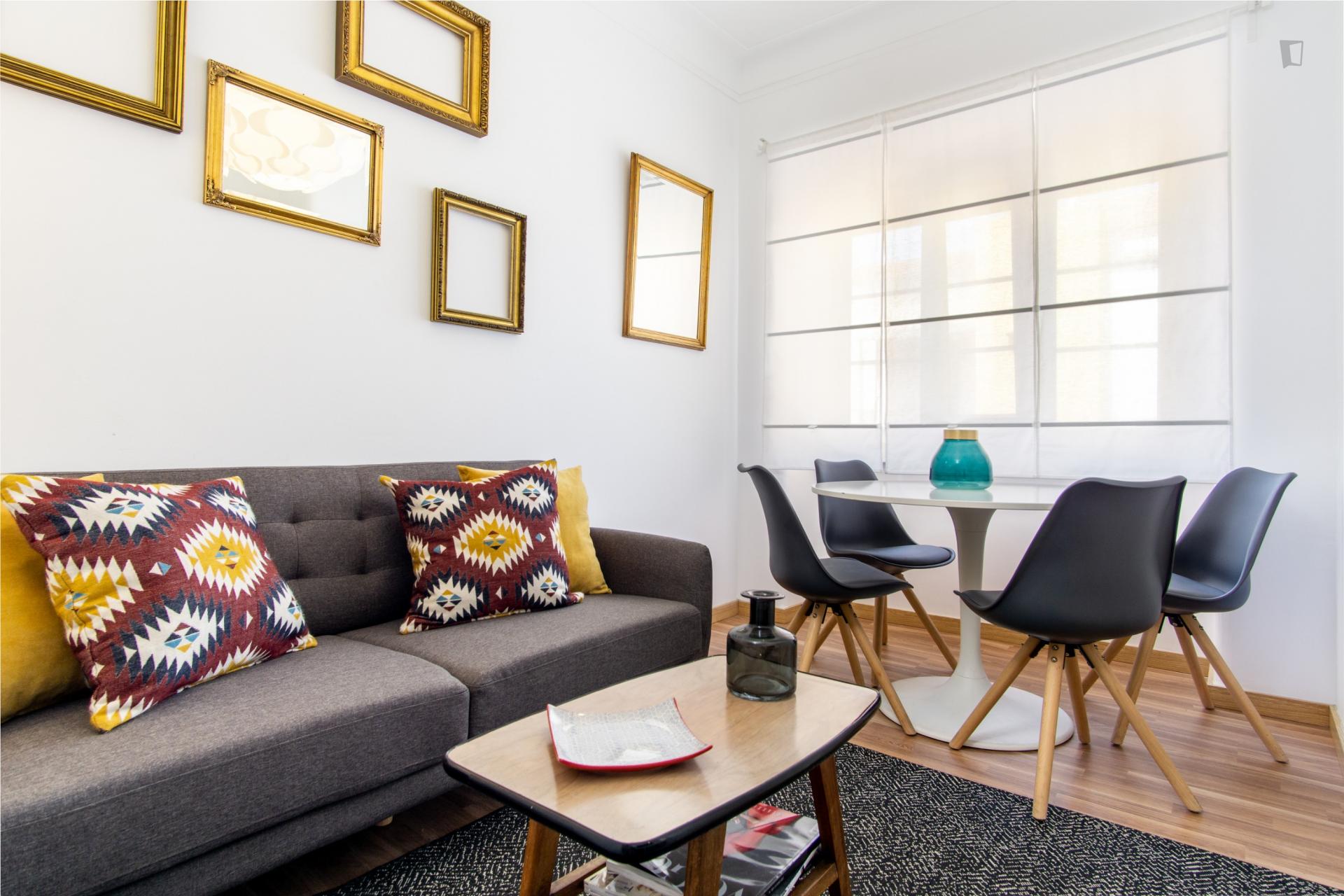 Boaventura - Lovely furnished apartment in Lisbon - Living room