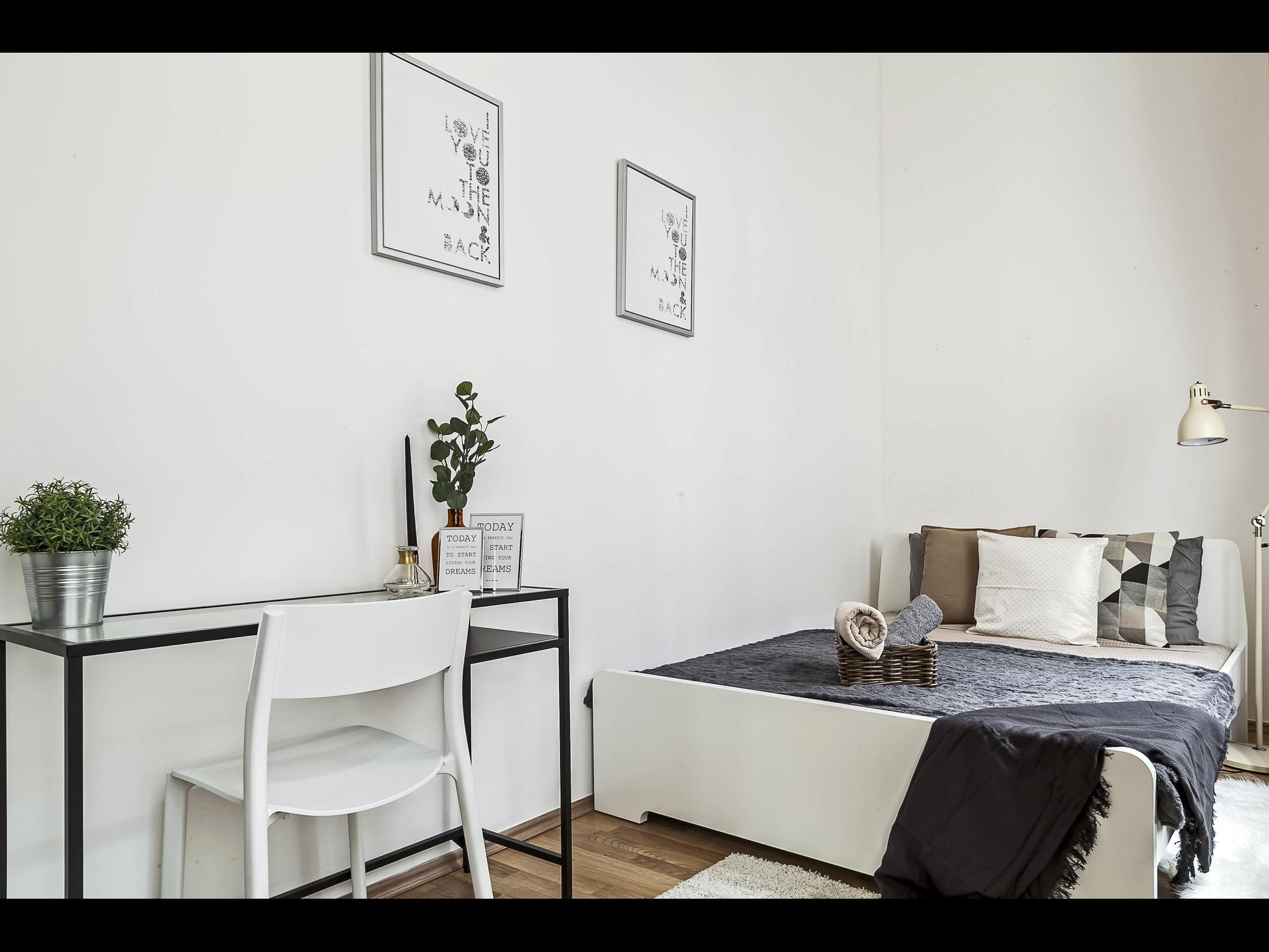 Nagymez 3 - Bedroom for rent in Budapest - Desk