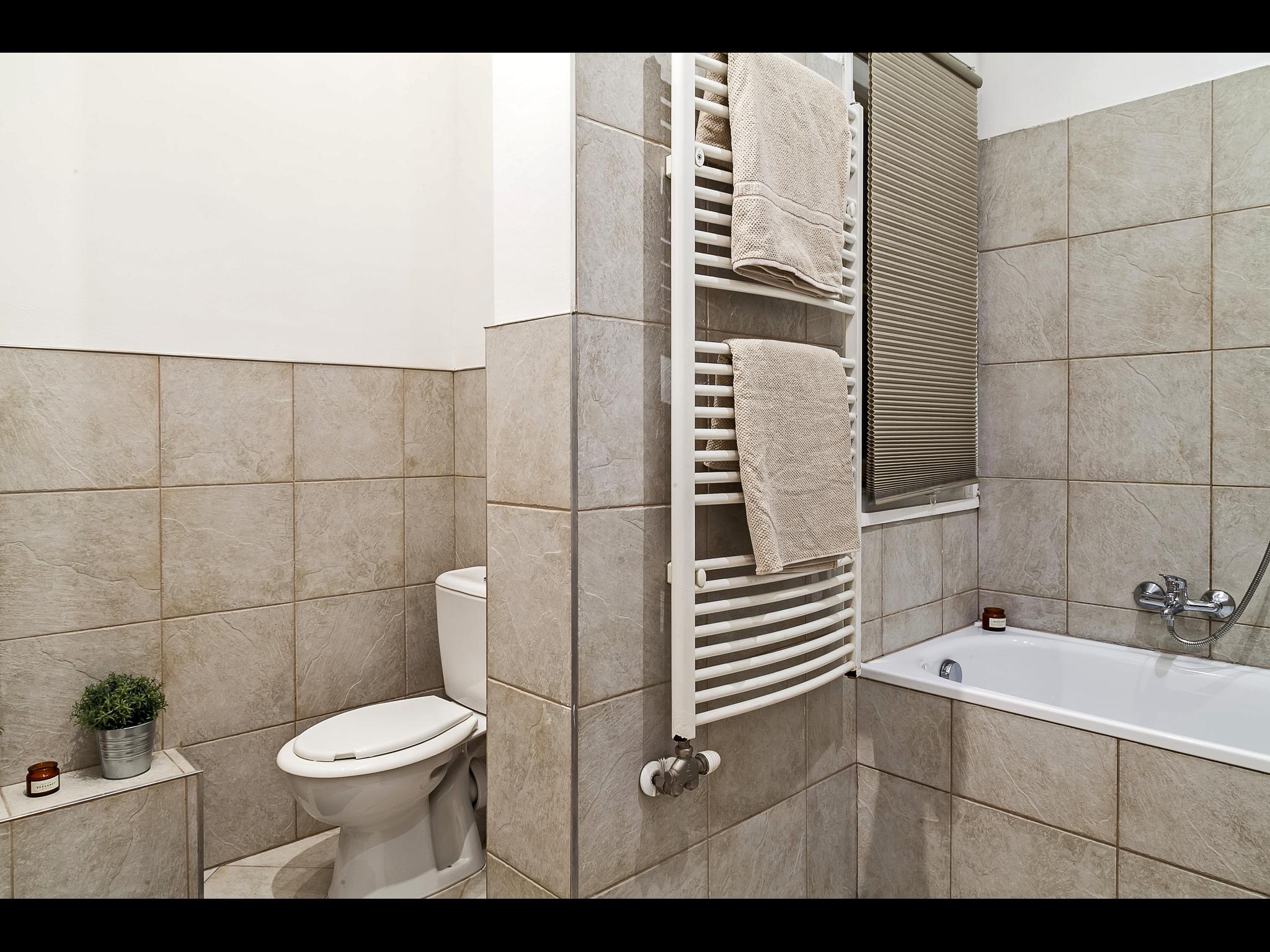 Nagymez 3 - Bedroom for rent in Budapest - WC