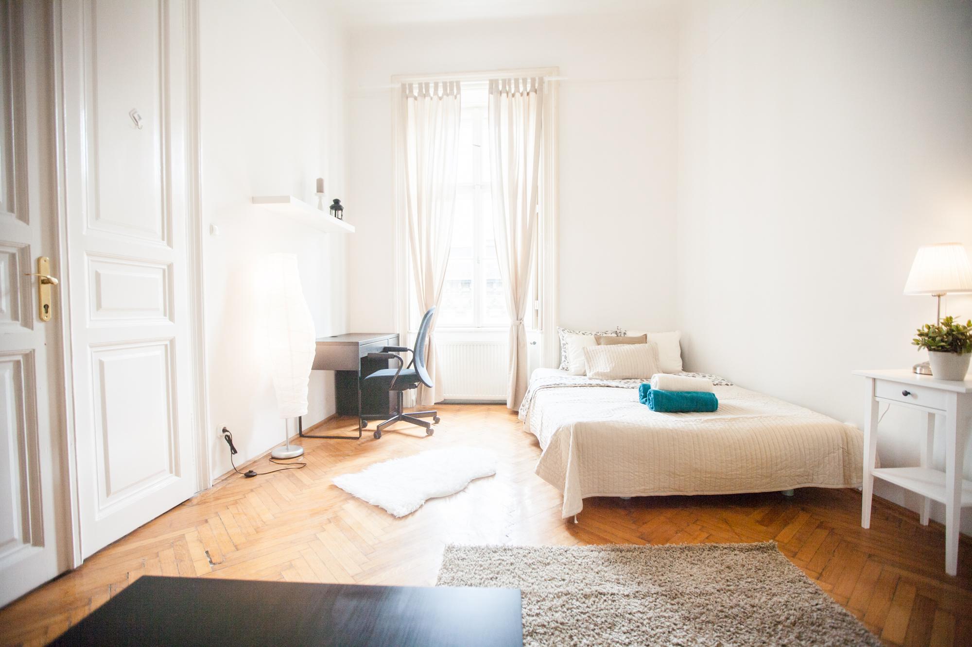 Korut - Private bedroom rent in Budapest - Bed