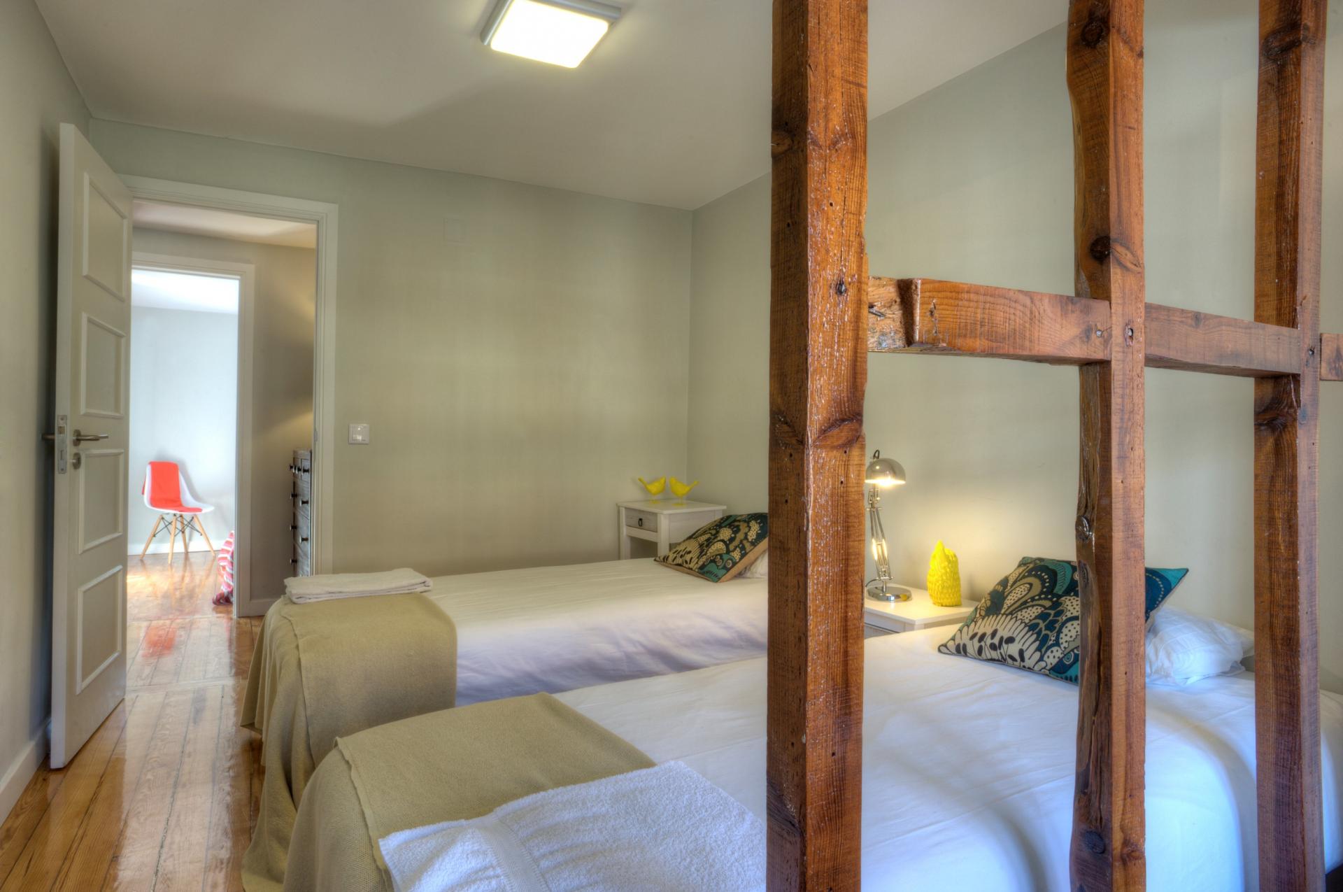 Anjos- Beautiful 5 Bedroom Apartment in Lisbon - Bedroom